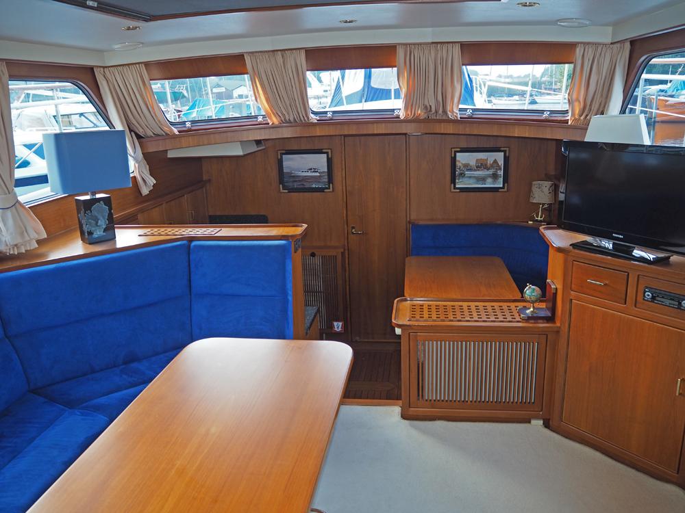 Salon, Accommodatie